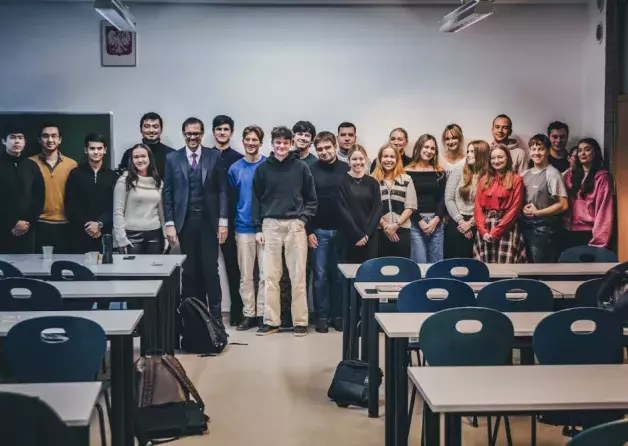 Prof. Said Gulyamov’s Lecture on Cyberlaw and Constitutional Law Draws Enthusiastic Engagement